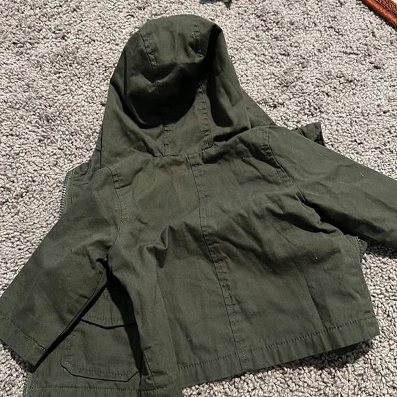 Old navy army green cargo jacket 3-6 month - Picture 3 of 3